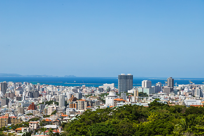 沖縄県の街並み